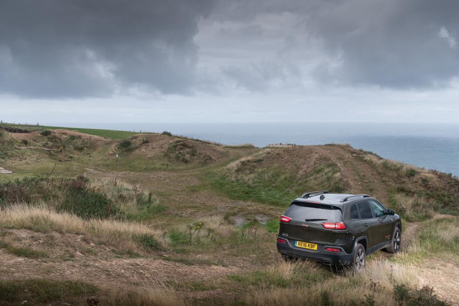  Jeep Cherokee 75th Anniversary 2016 года  (UK) (фото 2 из 2)